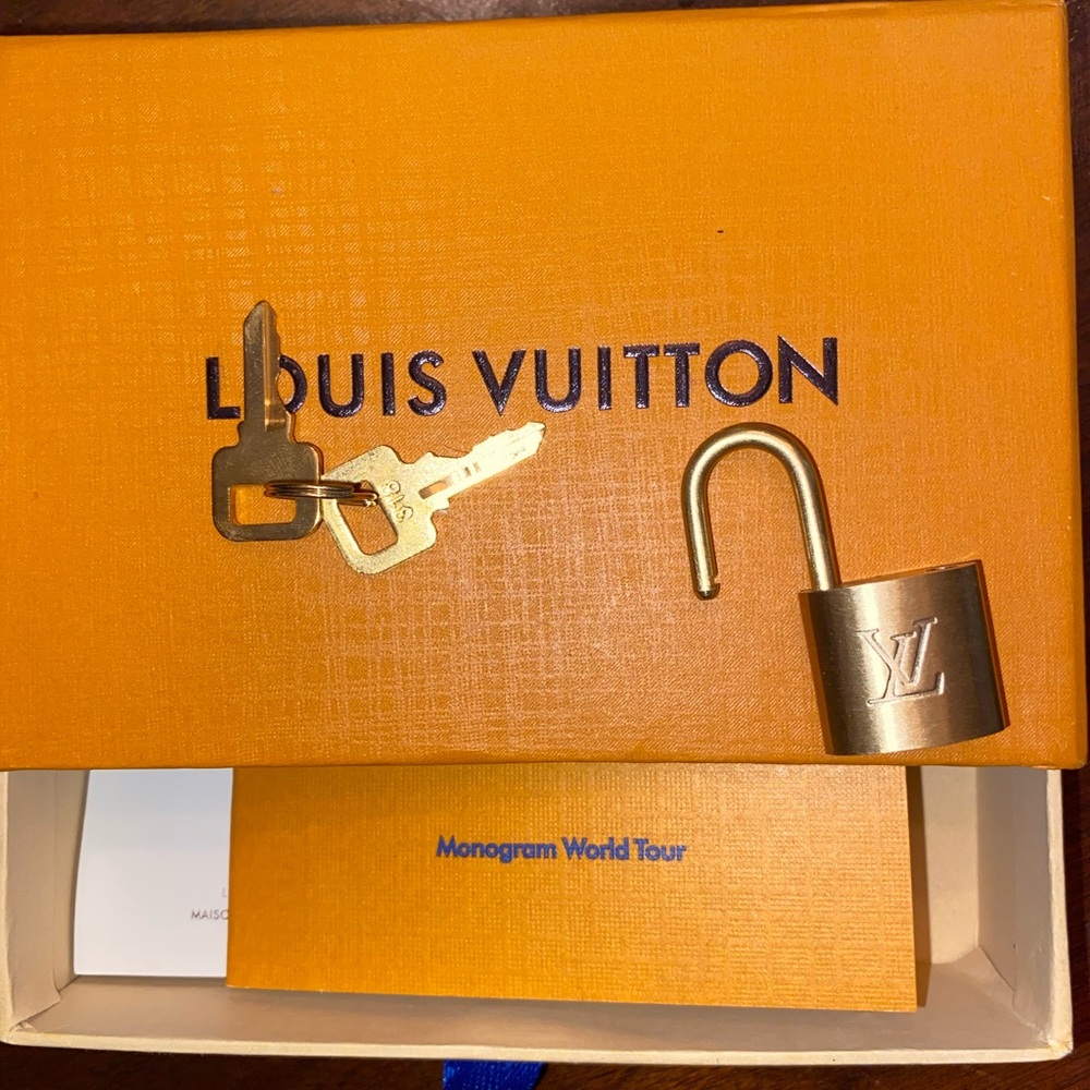 2 matching Louis Vuitton key with lock